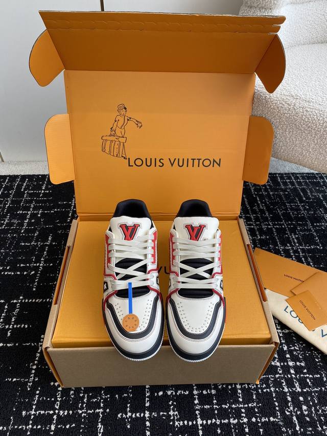 代购级 Louis Vuitton 24Ss 钮钉系列 驴家的爆款！Trainer板鞋，每个人都必须入的款，绝不后悔！ 超级百搭高级！什么衣服都好搭。最主要是超